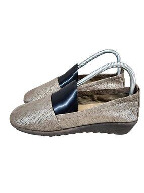 Studio Flexx Shoes Womens Size 8 Tan Shimmer Slip On Loafers